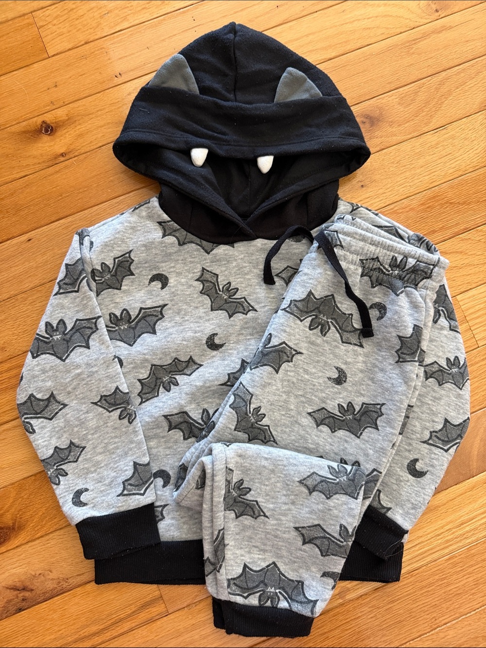 Kids Gray Bat-Print Hoodie & Jogger Set